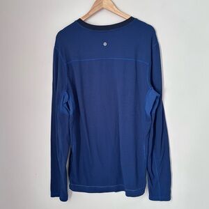 Lululemon Men's Crewneck Blue Striped Long Sleeves Shirt Size XL -m1